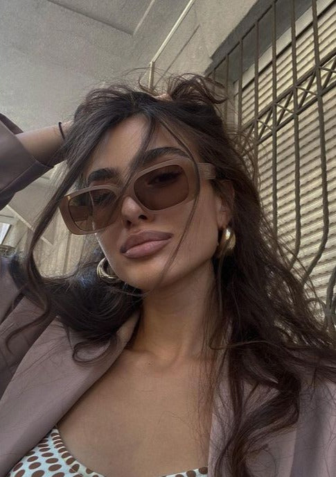 Sonnenbrille mit quadratisch-rundem Gestell und modernem Stil Für Frauen Mivona