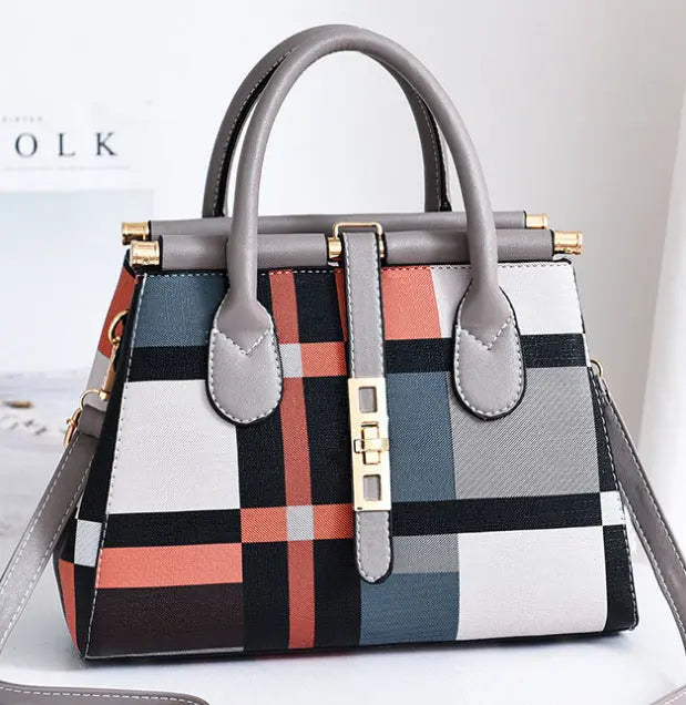 Zeitlose Eleganz in Einer Geräumigen Handtasche Mivona