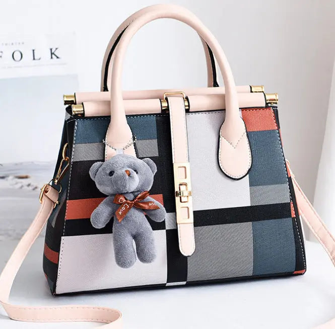 Zeitlose Eleganz in Einer Geräumigen Handtasche Mivona