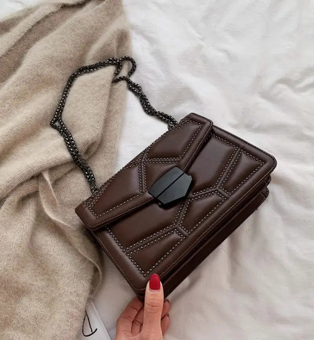 Trendige Eleganz in Kompakter Schultertasche Mivona