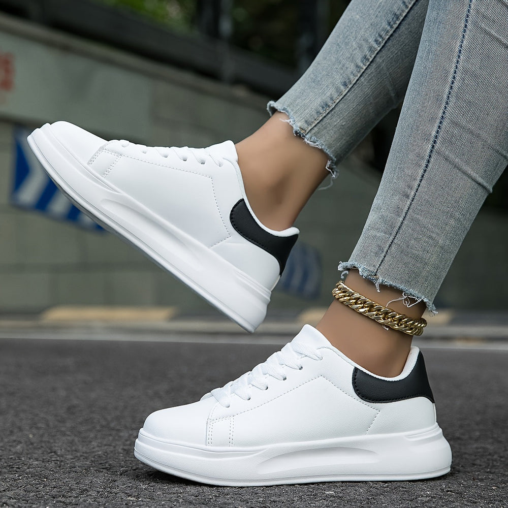 Saubere weiße Ledersneaker mit minimalistischem Design für Frauen Mivona