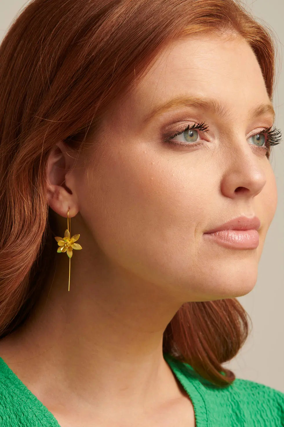 Vergoldete Silberne Hakenohrringe mit Blumendetail Für Frauen Mivona