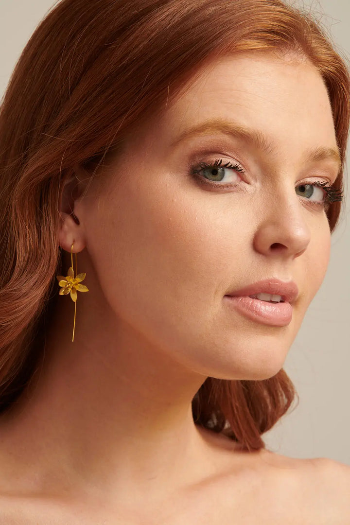 Vergoldete Silberne Hakenohrringe mit Blumendetail Für Frauen Mivona