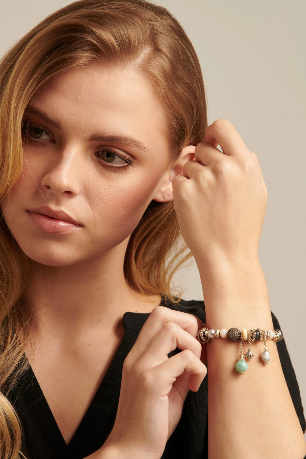 Elastisches Armband mit Mischung aus Perlen und Quarzsteinen Für Frauen Mivona