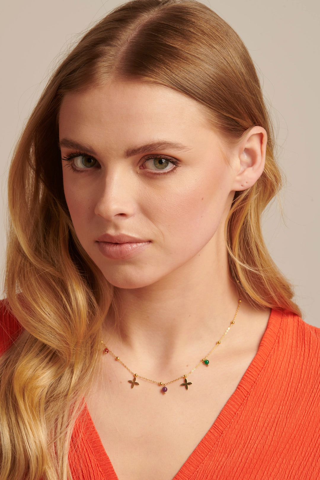 Blumenförmige Quarz Anhänger Halskette aus Edelstahl mit Goldfinish Für Frauen Mivona