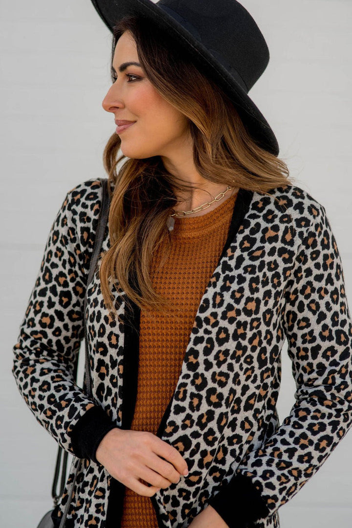 Schwarzer Strick-Cardigan mit Leopardentaschen Für Frauen Mivona