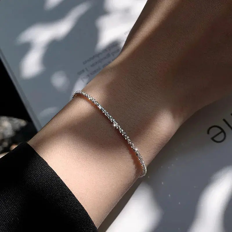 Glänzendes Goldfarbenes Gliederarmband Für Damen Mivona