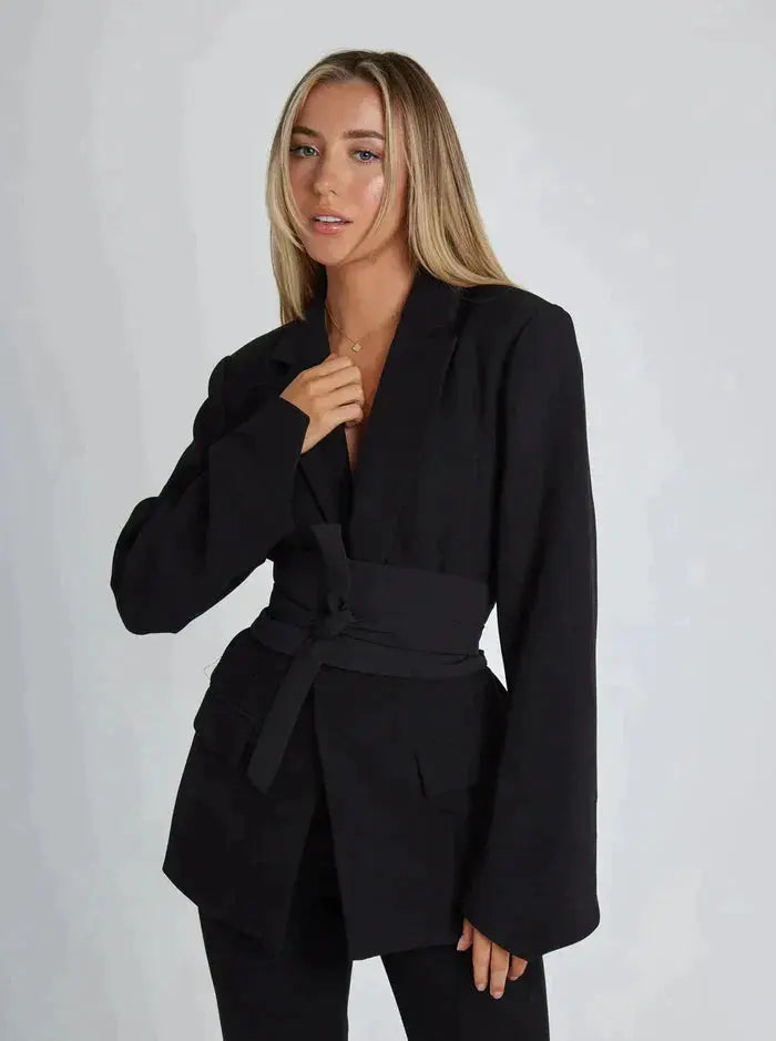 Taillierter Blazer mit Gürtel und schickem Design für Damen Mivona