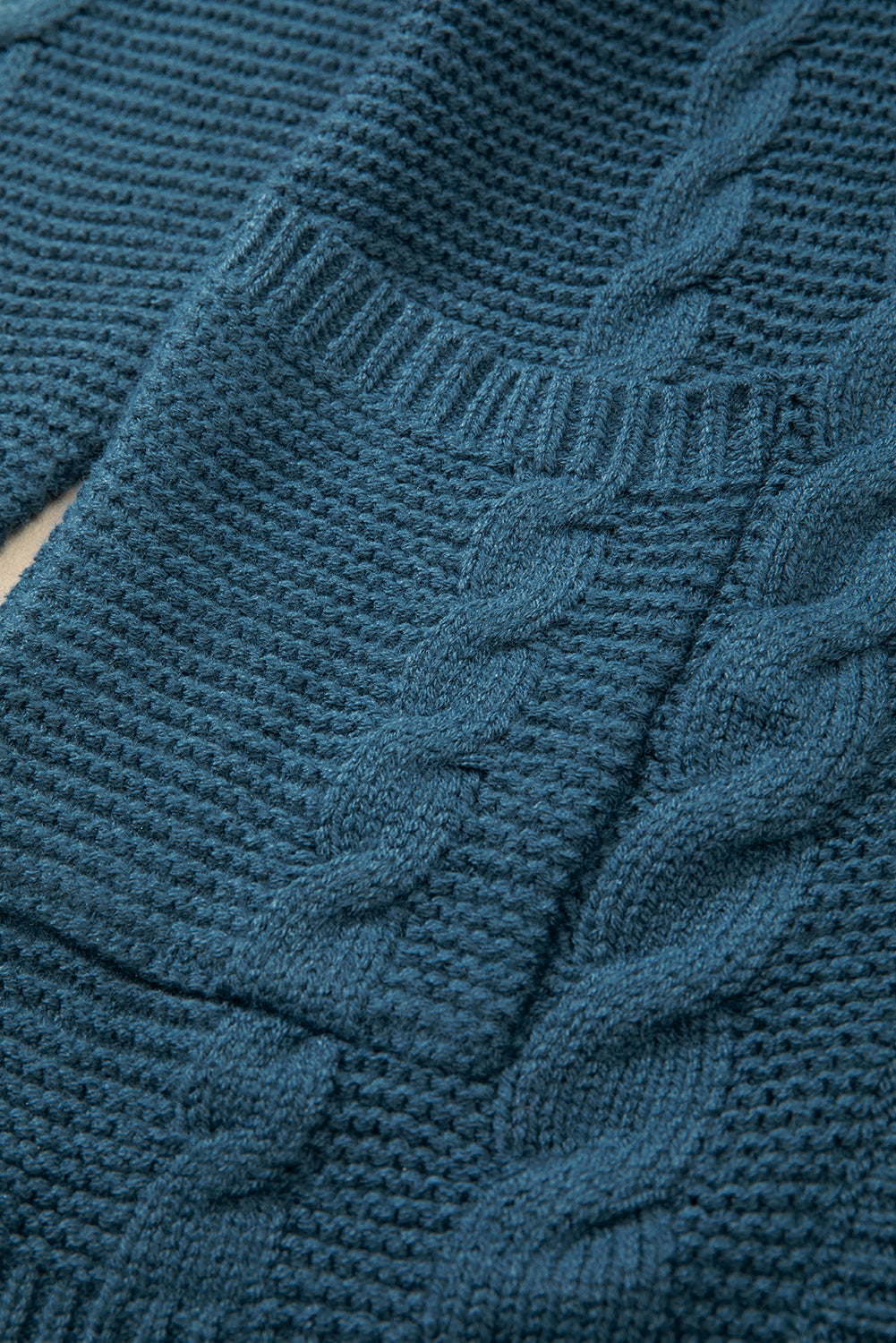 Pfauenblaue Strickjacke Mit Zopfmuster Und Knopfleiste Für Frauen Mivona