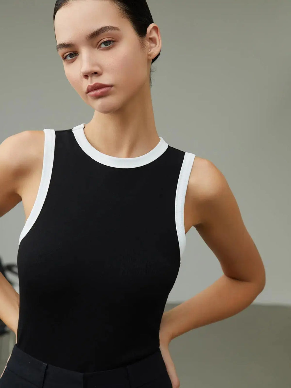 Elegantes Tanktop mit Weißer Paspelierung Für Frauen Mivona