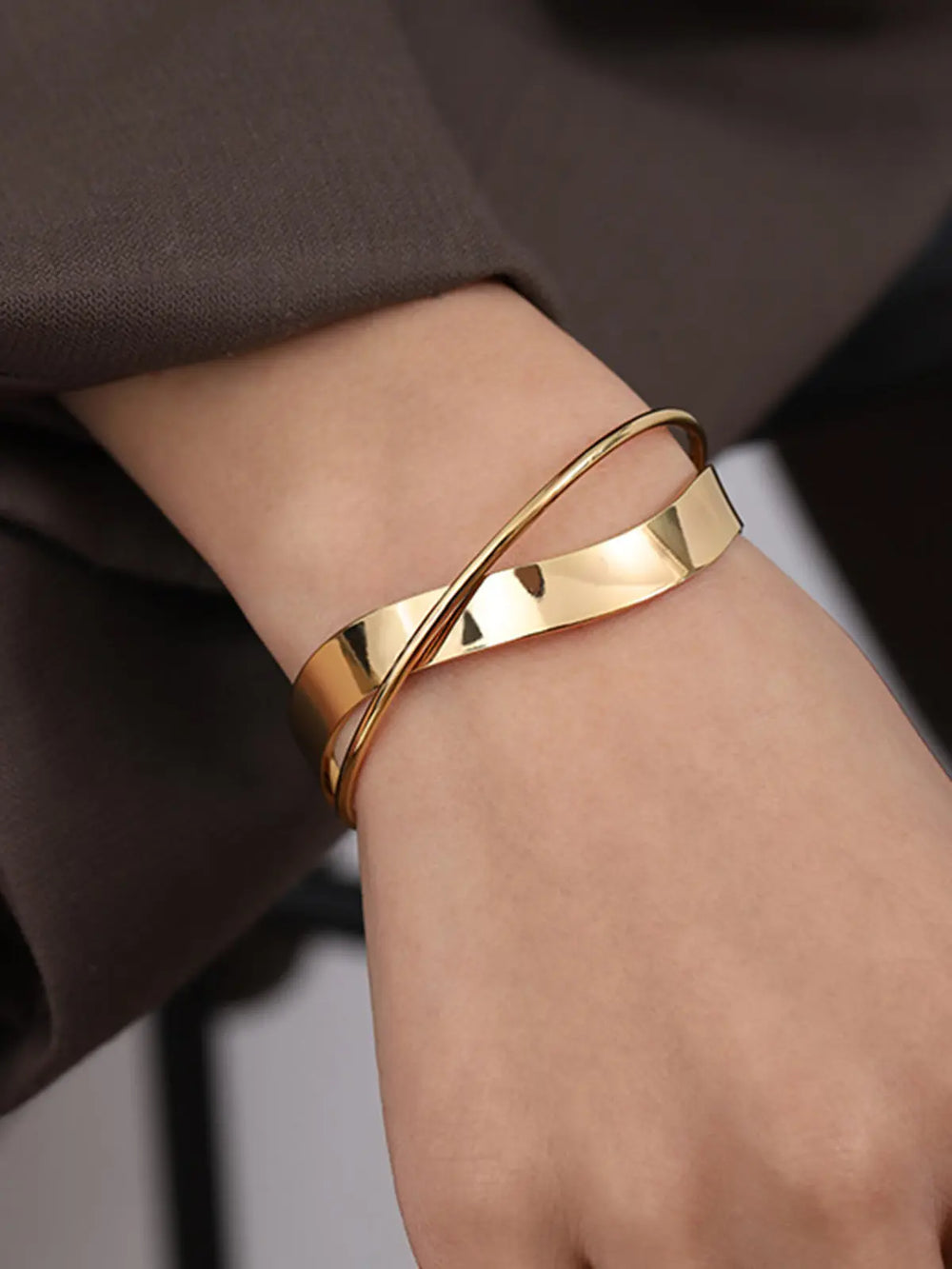 Einfaches flaches goldenes Armband für Damen Mivona