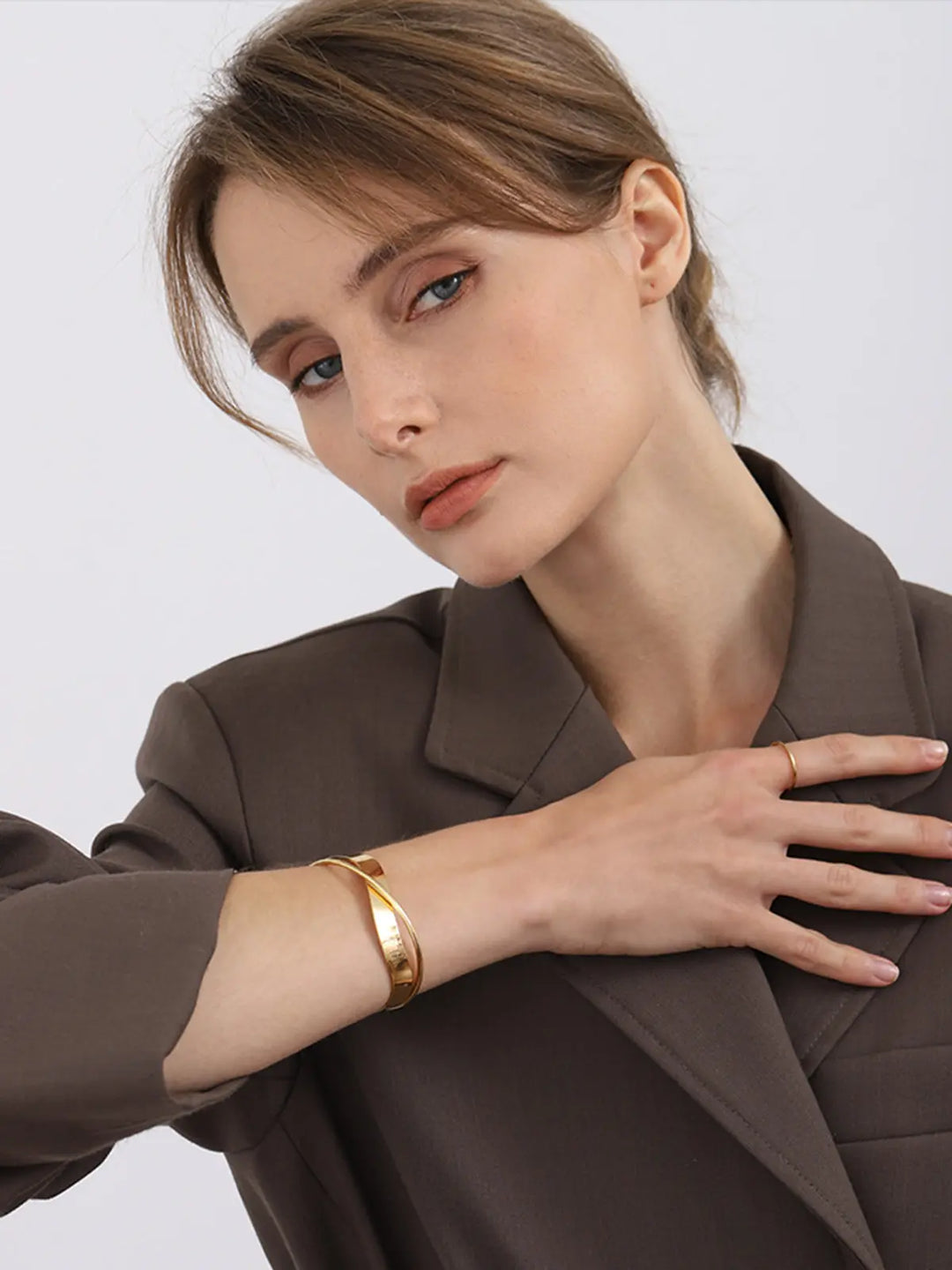 Einfaches flaches goldenes Armband für Damen Mivona