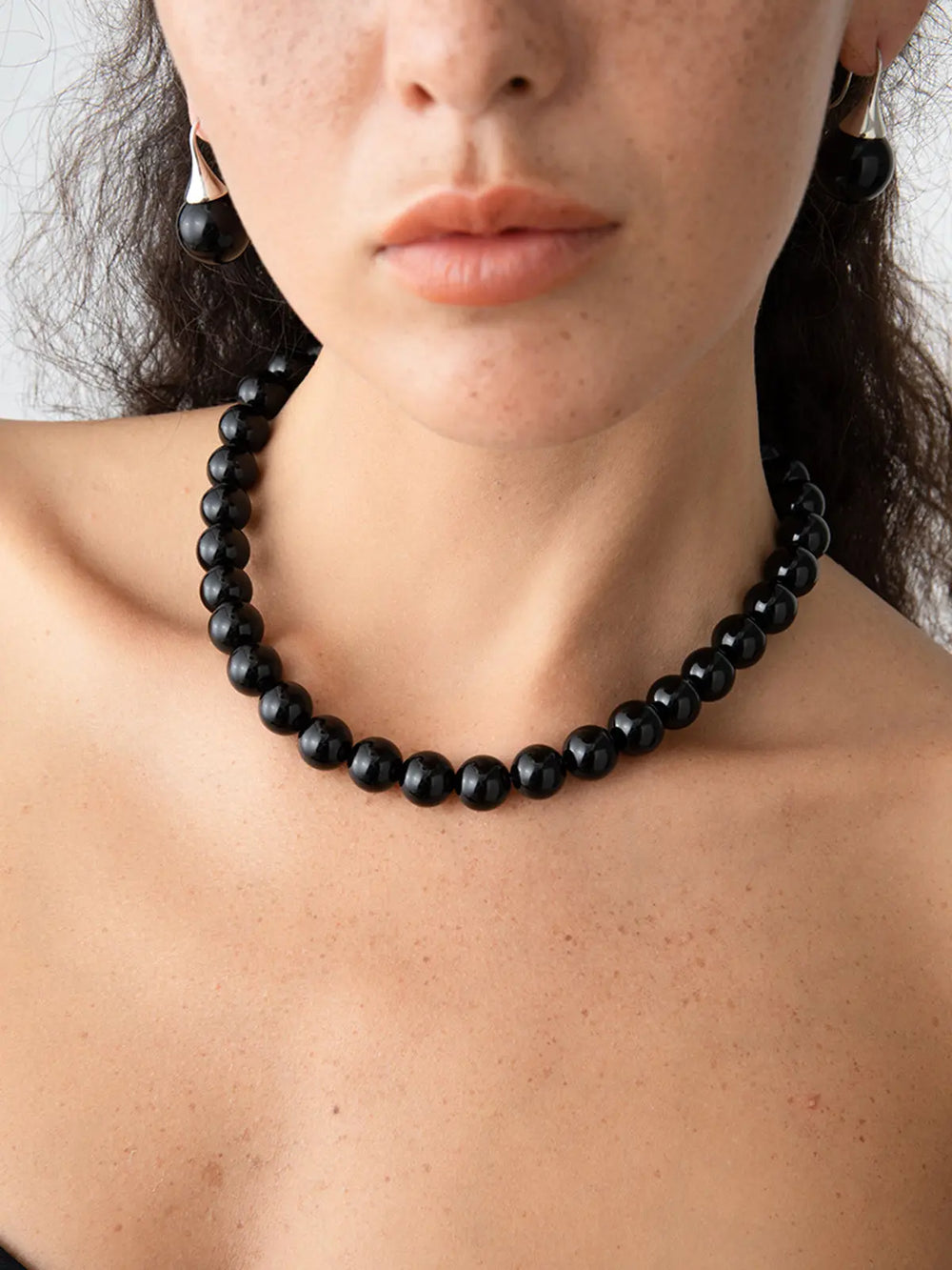 Elegante schwarze Perlenkette mit edlem Charme für Damen Mivona