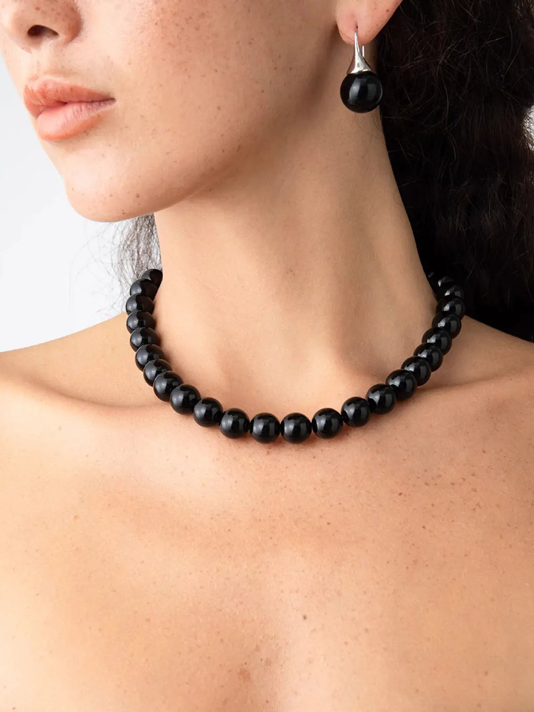 Elegante schwarze Perlenkette mit edlem Charme für Damen Mivona