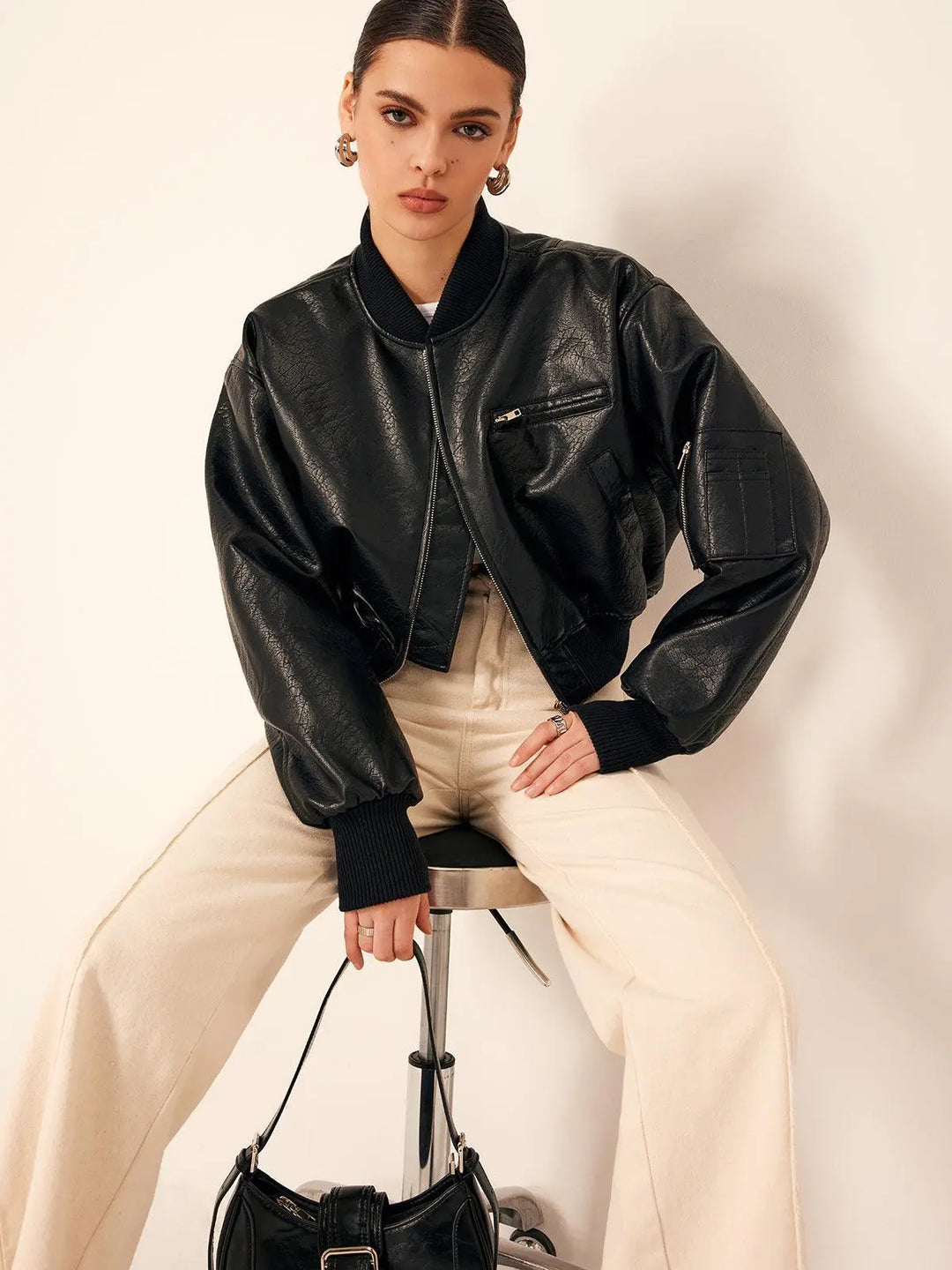Kurze Lederjacke mit Reißverschlusstaschen Für Frauen Mivona