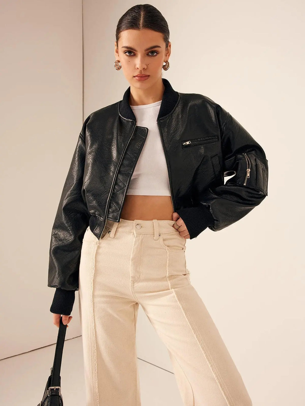 Kurze Lederjacke mit Reißverschlusstaschen Für Frauen Mivona