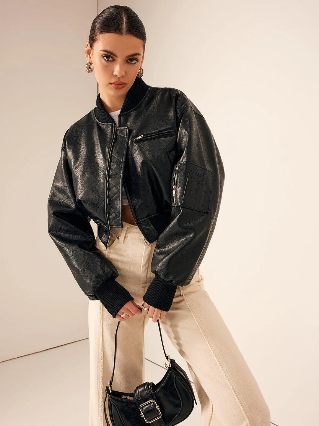 Kurze Lederjacke mit Reißverschlusstaschen Für Frauen Mivona