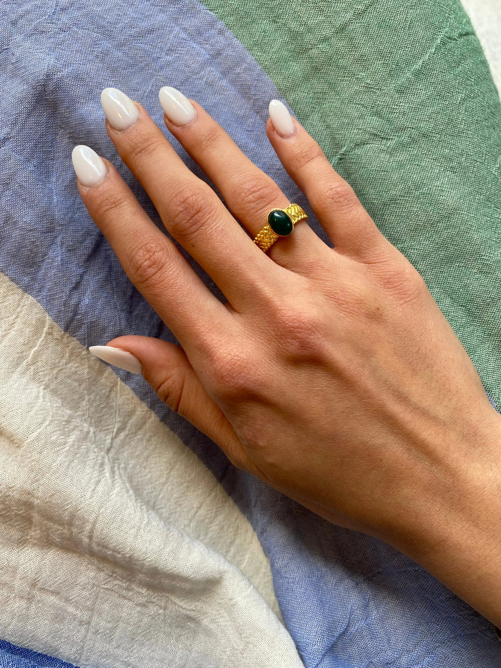 Goldfarbener Ring mit Strukturierter Oberfläche Für Frauen Mivona