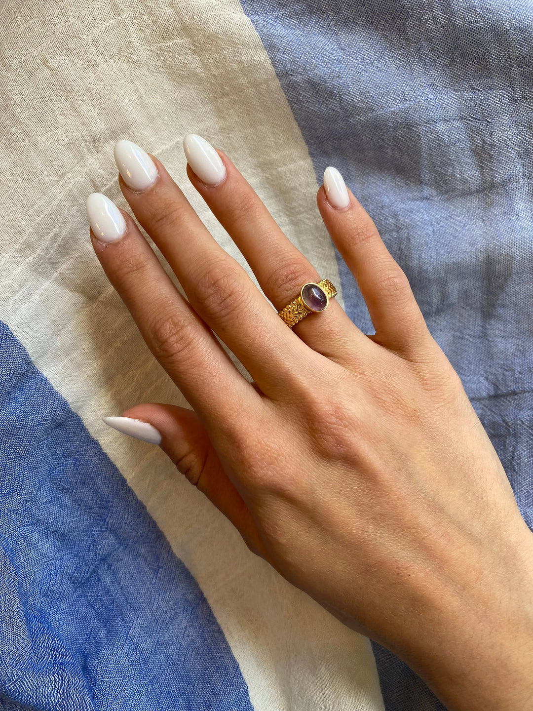 Goldfarbener Ring mit Strukturierter Oberfläche Für Frauen Mivona
