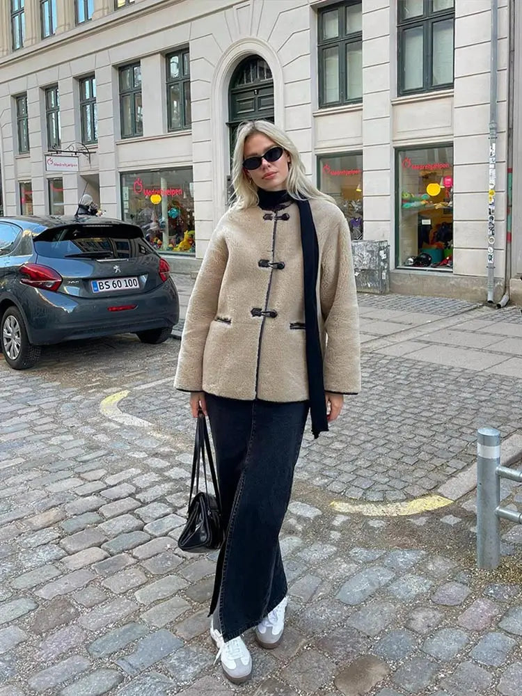 Flauschiger langer Mantel mit geräumigen Taschen und weichem, warmem Stoff für Frauen Mivona