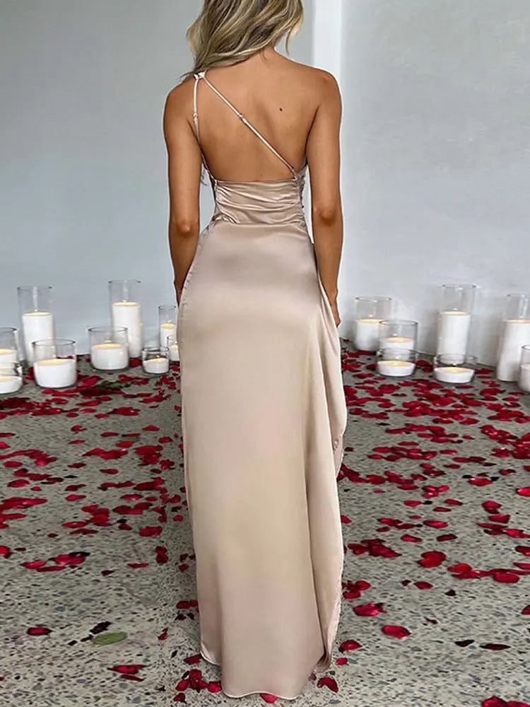 One Shoulder Kleid mit raffiniertem Charme
