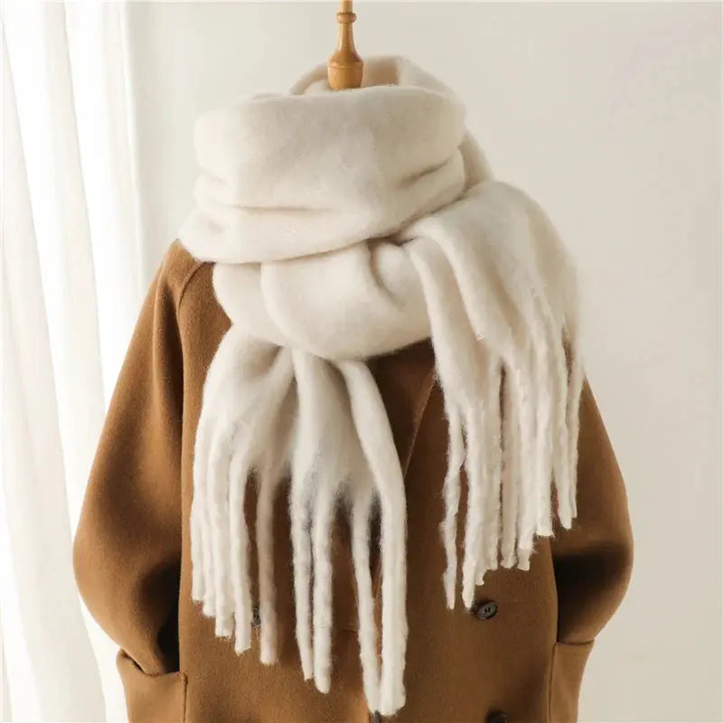 Warmer Winterschal mit großen Quasten für Damen Mivona