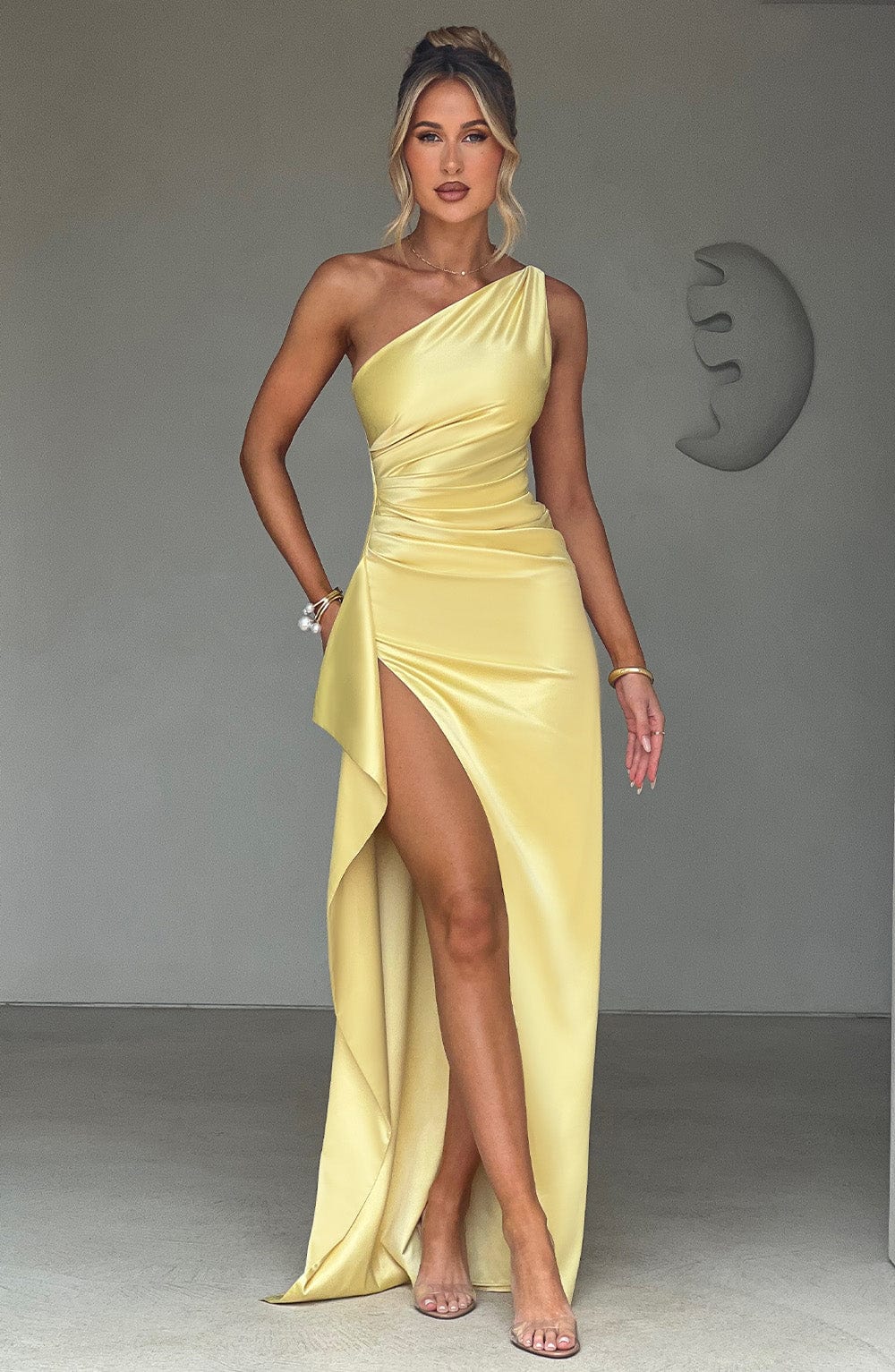 One Shoulder Maxikleid mit moderner Eleganz und Satin für Frauen