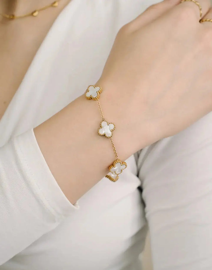 Goldfarbene Vierblättriges Kleeblatt Anhängerarmband Für Damen Mivona