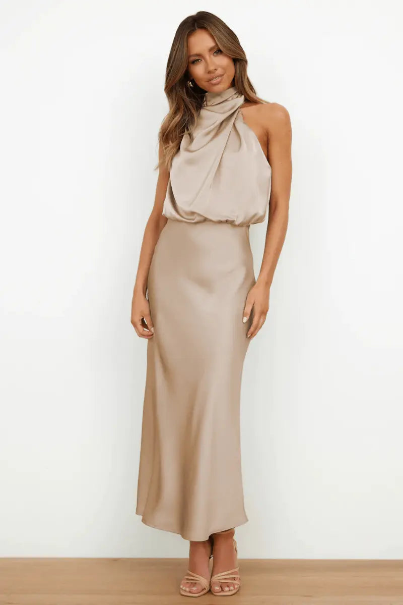Elegantes Satin Maxikleid mit fließender Anmut für Damen Mivona