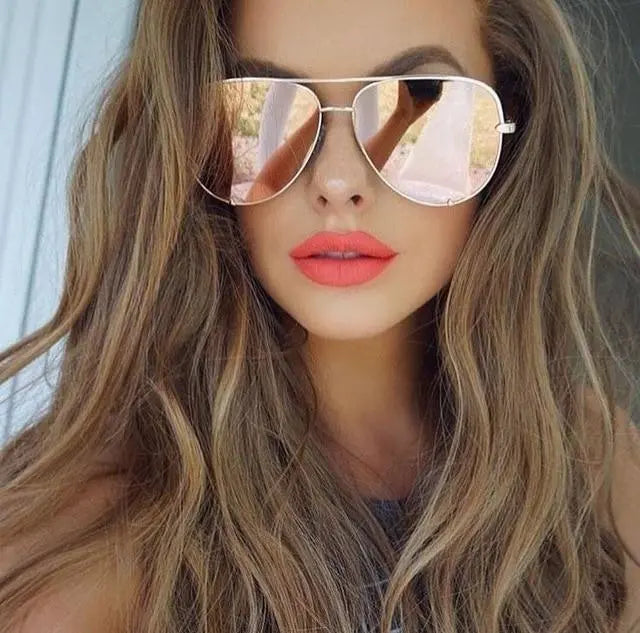 Luxus Sonnenbrille mit Goldrahmen und stylischen Farbverlaufsgläsern für Damen Mivona