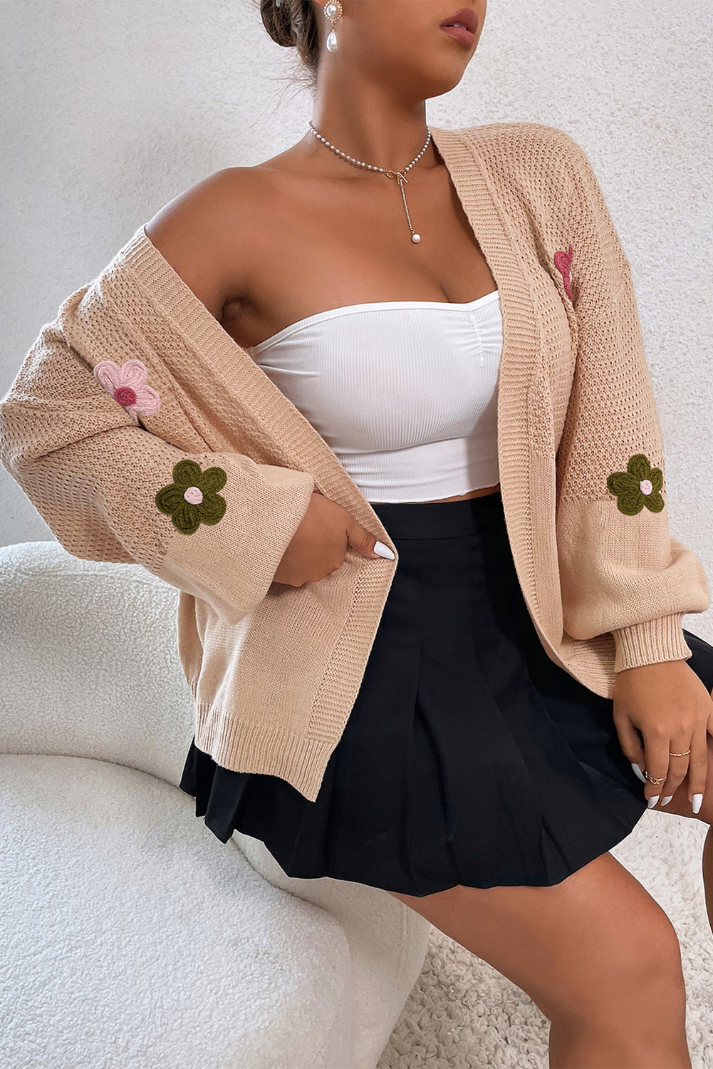 Rauchgraue Strickjacke Mit Blumenapplikation Für Frauen Mivona