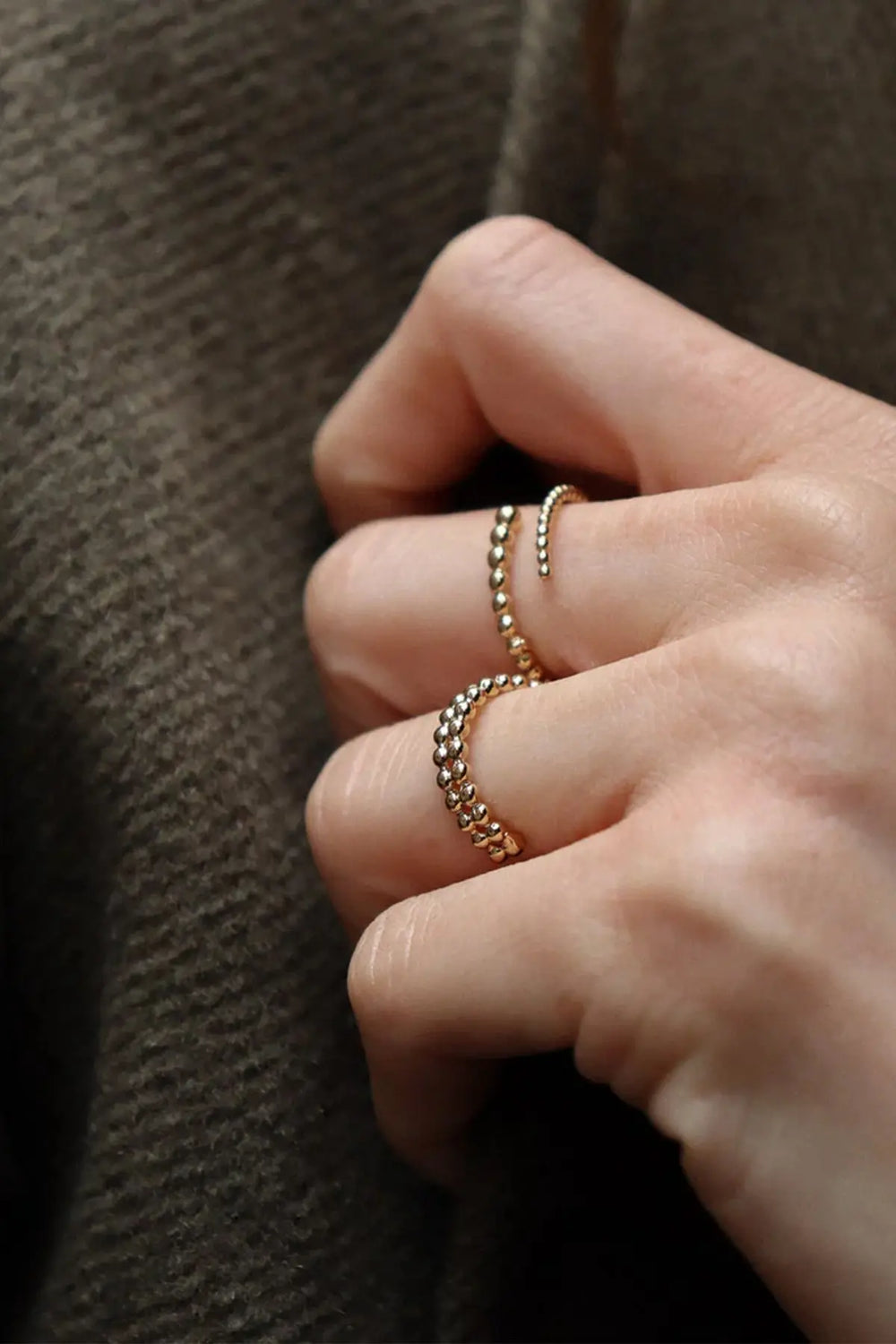 Goldfarbener Verstellbarer Ring mit Skulpturalem Finish Für Frauen Mivona