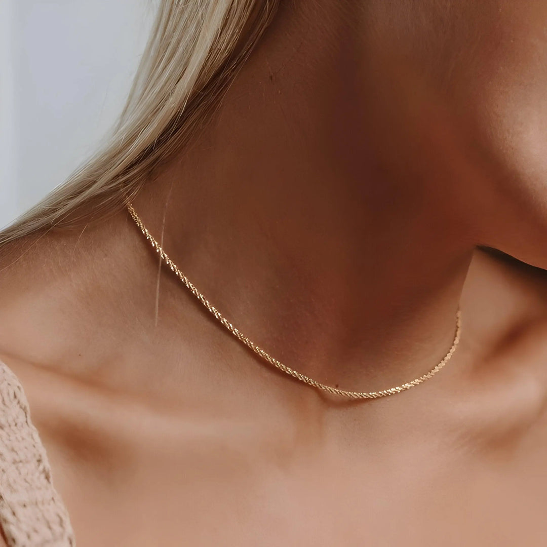 Charmante zarte Kette mit elegantem Touch für Damen Mivona