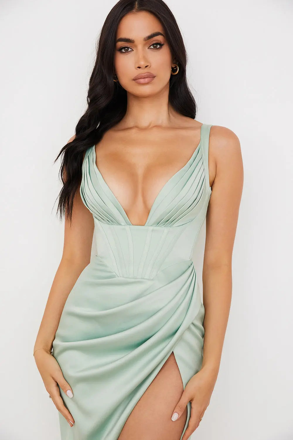 Midikleid aus Satin mit Plisseefalten und fließendem Glanz für Frauen Mivona