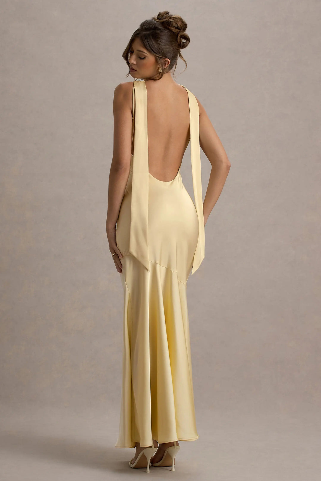 Satiniertes Maxikleid mit Wasserfallausschnitt und fließender Silhouette für Frauen Mivona